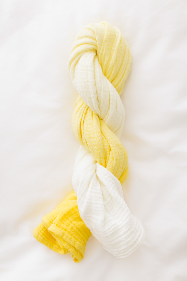 DIY Ombre Swaddle Blanket - how to dye a plain white muslin swaddle blanket using RIT dye