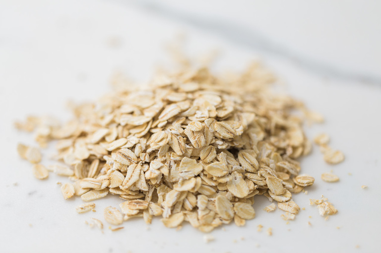 Feeding Baby Oatmeal - How to make easy homemade natural baby oat cereal