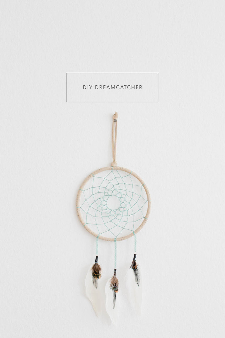 Easy DIY dreamcatcher tutorial - fun to make, easy to customize, and a great gift idea